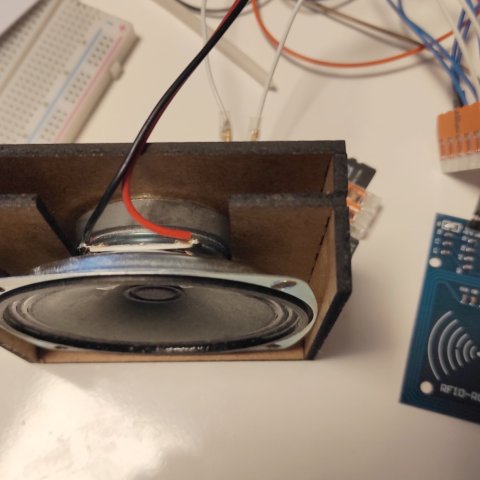 A first hardware prototype with speaker holder from my laser cutter